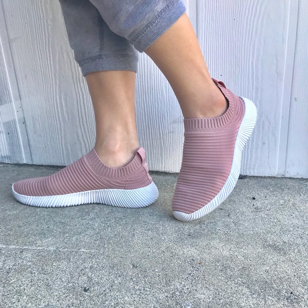 ❗️clearance❗️Light weight fly knit slip on sneaker - Picture 2 of 4